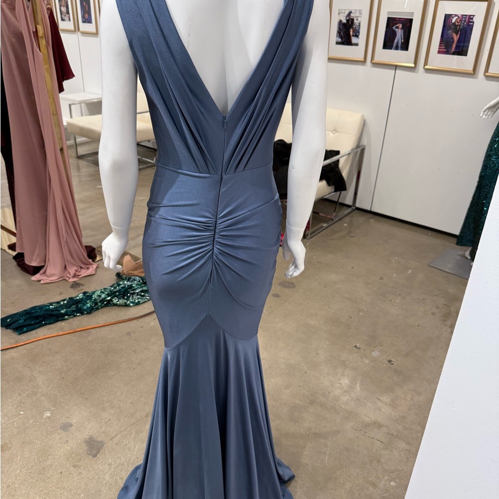 Elegant Gray Evening Gown - Picture 2 of 2